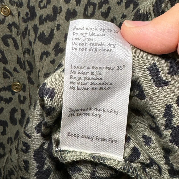 🌻 Z&L Anthropologie Olive Animal Print Gold Embroidered Women's sz Small Blouse - Picture 14 of 14